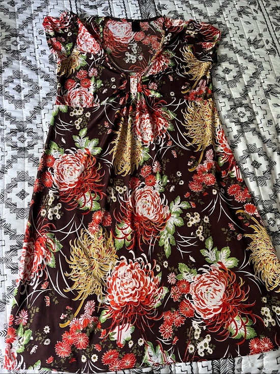 Dresses & Skirts - Floral Dress Size M